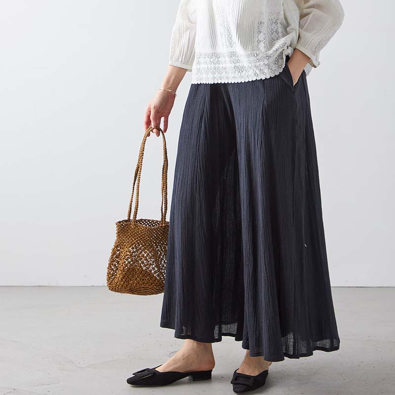 本日SALE✨涼しくて柔らか✨縦シワ加工のクレープ素材パンツ 俗っぽい 