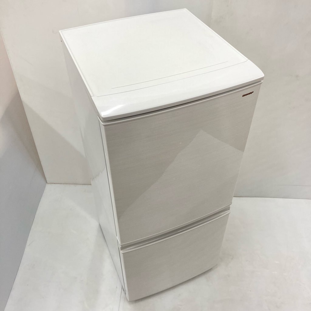 東京23区送料　超美品シャープ２ドア　2018年製137L　SJ-D14D-W 中古 137L つけかえどっちもドア 2ドア冷蔵庫 シャープ 2018年