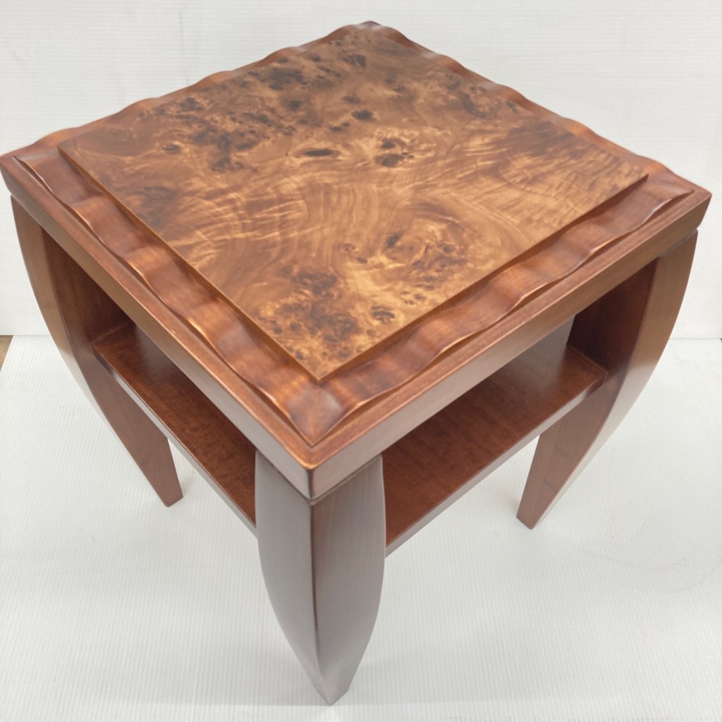 コスガ　サイドテーブル　飾り台 KOSUGA コスガ サイドテーブル 中古 KOSUGA(コスガ) キャスター付きで