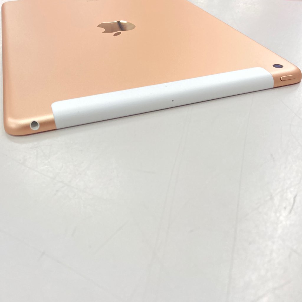 中古美品 apple iPad 第六世代 9.7インチ 128GB ゴールド Wi-Fi+ 
