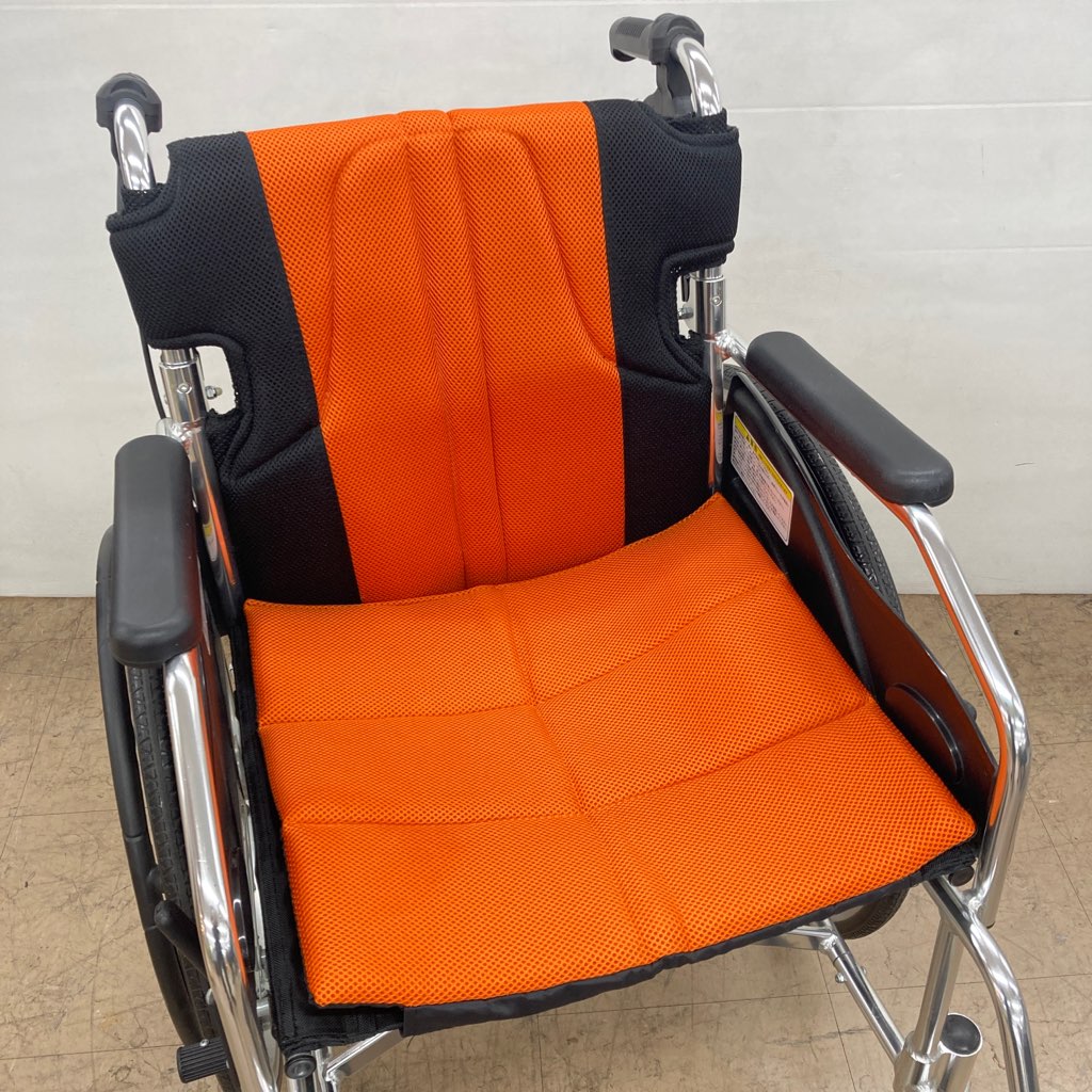 中古美品 カドクラ 自走式車椅子 チャップス ノーパンクタイヤ 変え 