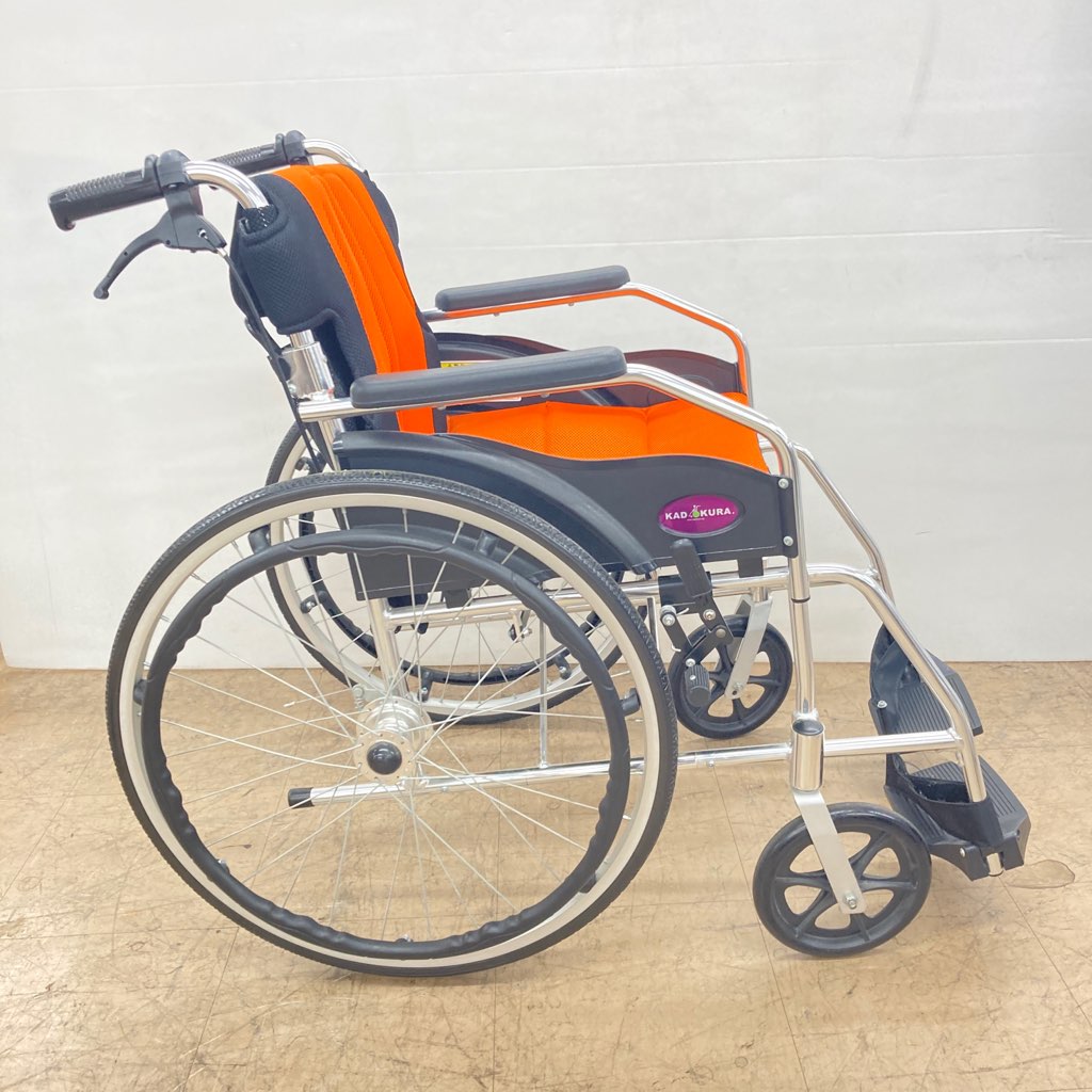 中古美品 カドクラ 自走式車椅子 チャップス ノーパンクタイヤ 変え 