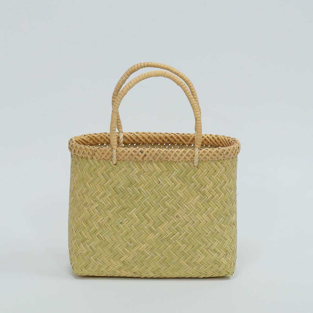 最終値下げ！新品♪　鳥越竹細工　おしゃれバッグ　手提げかご Amazon.co.jp: 岩手県 鳥越竹細工 すず竹 手提げかご 変わり編み