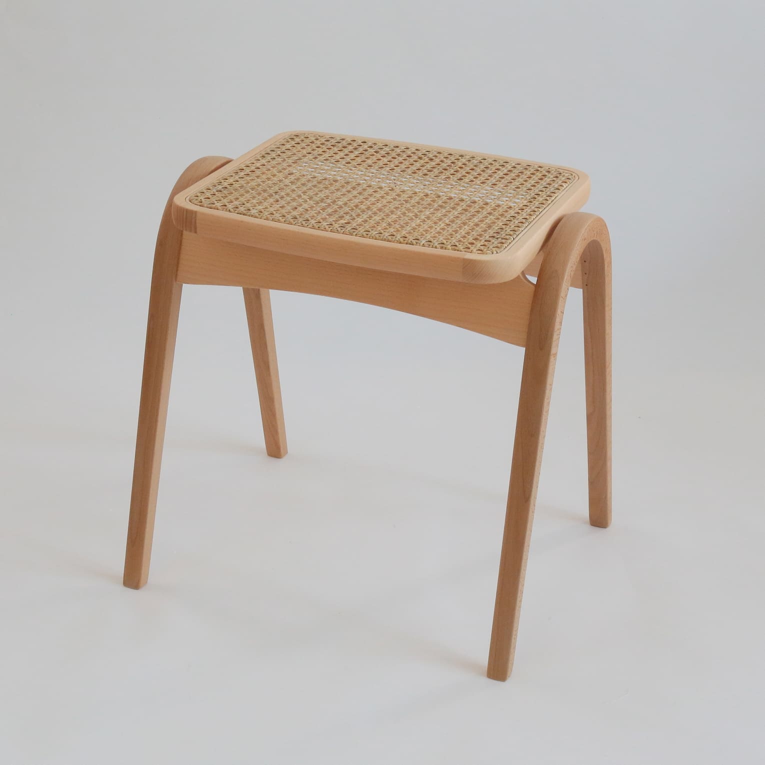 秋田木工ホワイト 背もたれ付きスツール1脚 秋田木工ホワイト 背もたれ付きスツール1脚 秋田木工 ダイニング