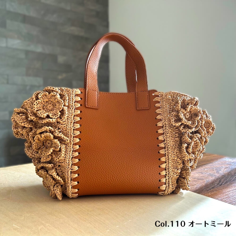 ミクサージュ 花モチーフ付きブラウン編みトートバッグ ミクサージュ 花モチーフ付きブラウン編みトートバッグ フラワー