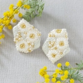 限定お値引き❣️NOKO OHNOオフホワイトフラワー刺繍柄プリーツ加工ジャケット 限定お値引き❣️NOKO OHNOオフホワイトフラワー刺繍柄プリーツ加工