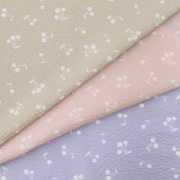 テディベア&チェリーのコロンとしたスタイ&コロンリボン(チェリー刺繍) 30%OFF処分価格】生地 リップルプリント チェリー柄 DC42801-3