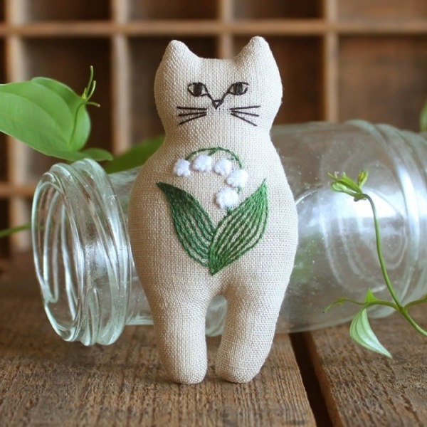 ハンドメイド刺繍ブローチ　714  コガラと夏椿 nekogao 刺しゅうブローチ キット すずらん PHC-130-3 | 手芸センター