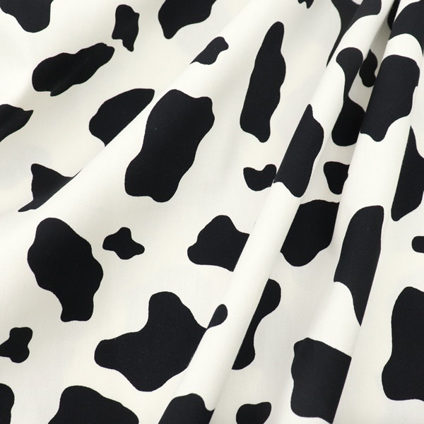 生地 ツイルアニマルプリント ウシ柄 オフホワイト 7070-11A | 手芸