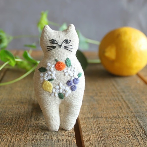 刺繍ブローチ　専用ページ nekogao 刺しゅうブローチ キット フルーツリース PHC-124-2 | 手芸