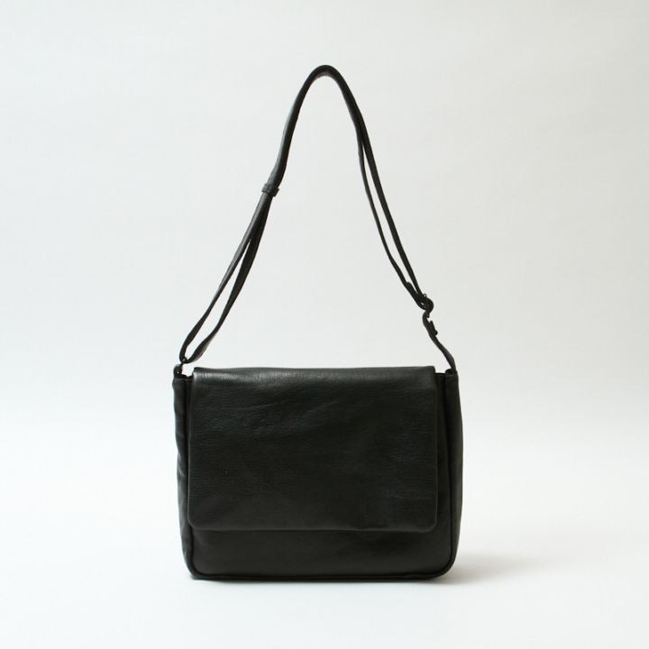 Creed Garment フラップショルダー ブラック 43C082 #10 | レザー