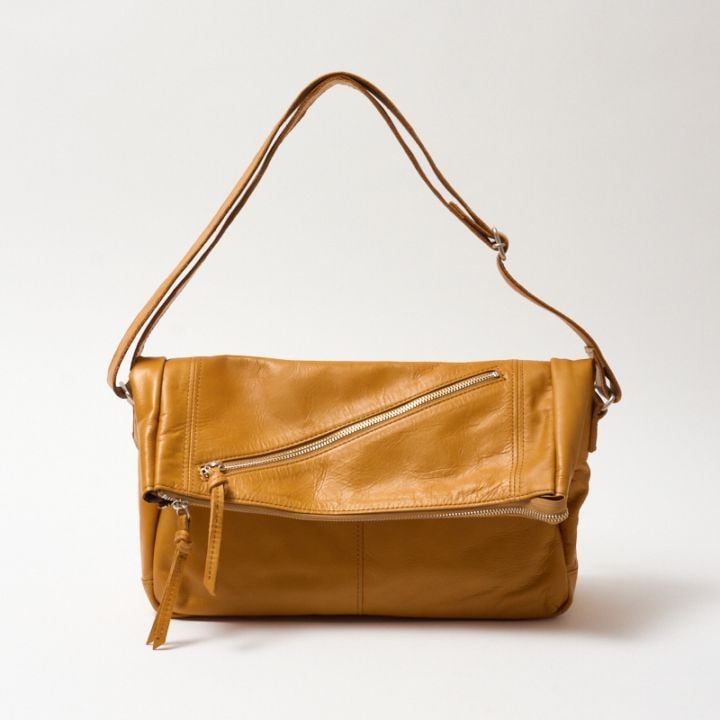 Creed NEW CHROME フラップショルダー キャメル 306C38 #24