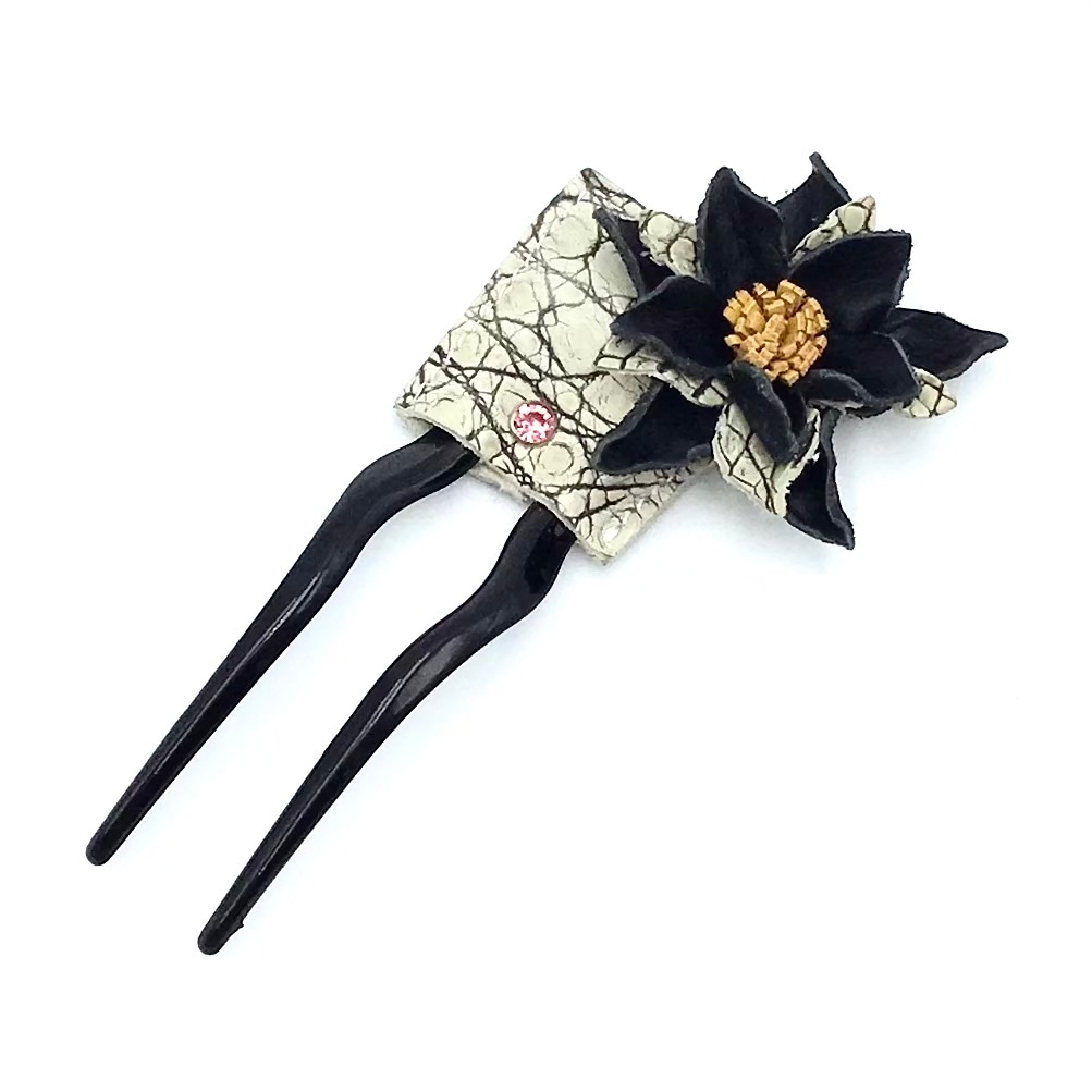 クロコダイル　レザーフラワー　スワロフスキー　ヘアーアクセサリー　かんざしA-WhiteBlack01