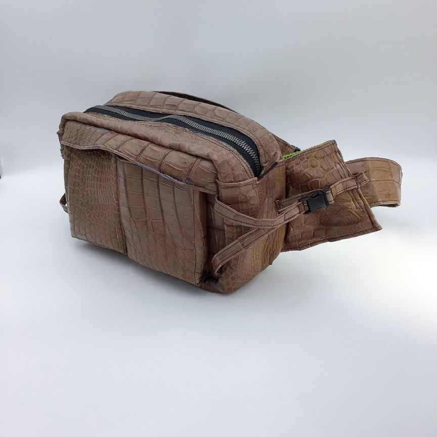 クロコダイル　ボディーバッグ　ブラウン