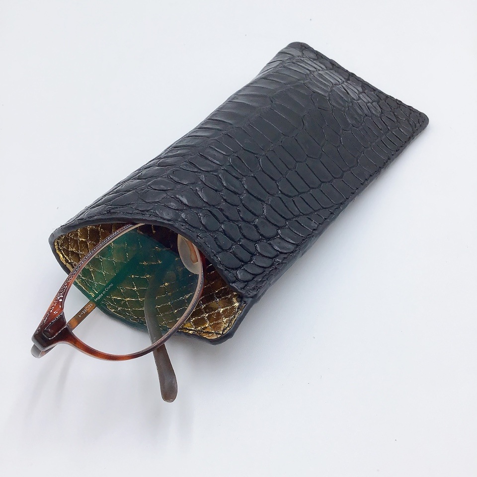 クロコダイルメガネメース（名入れ有り）　ブラック01