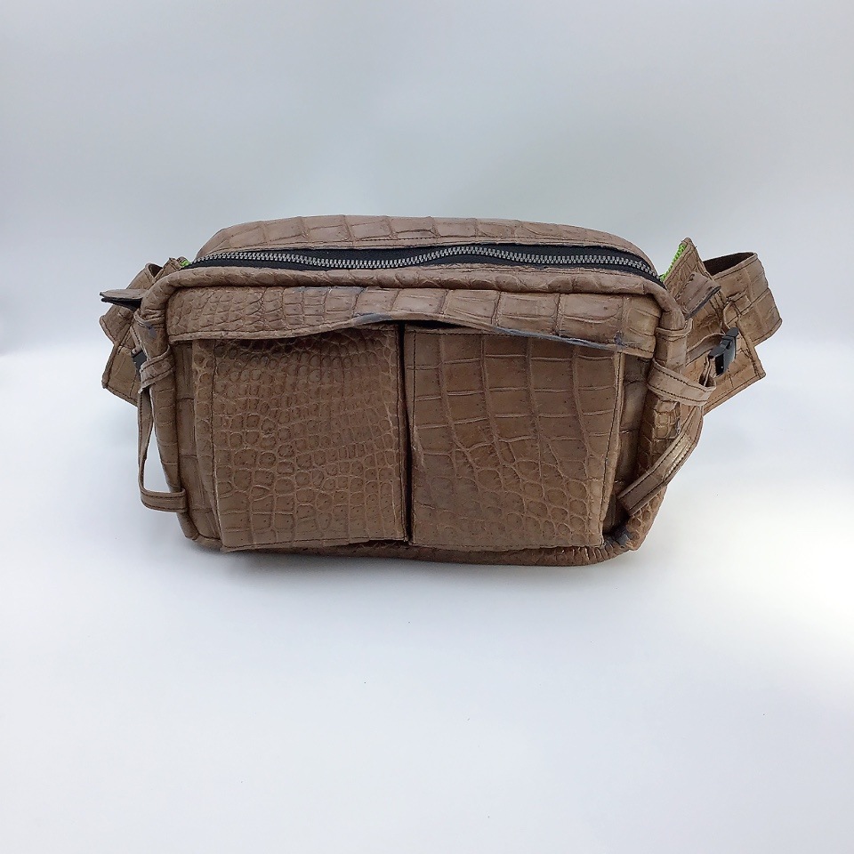 クロコダイル　ボディーバッグ　ブラウン