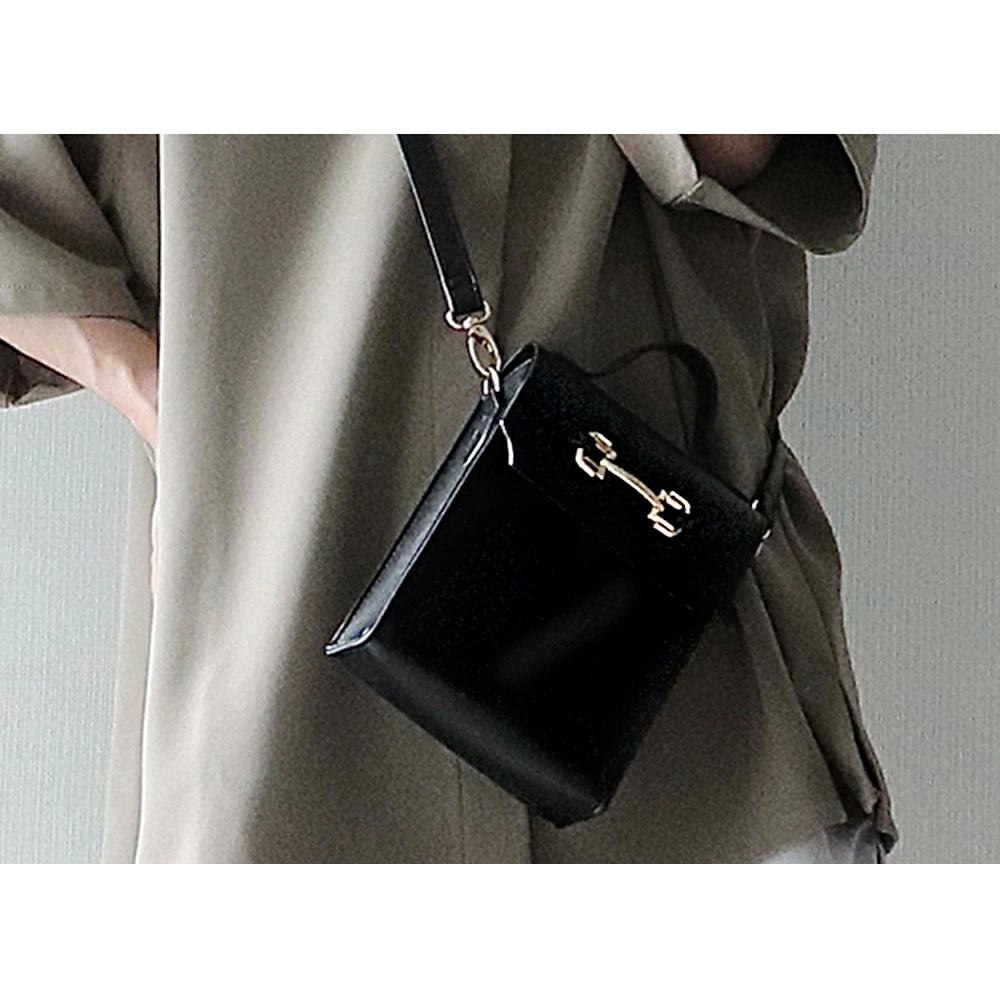 ハンドバッグ レディース ショルダーバッグ シンプルデザイン 2way ショルダー 韓国ファッション 高見え ママコーデ OLバッグ オシャレ ショルダーバッグ 斜めがけ 大人 ブランド 小さめ おしゃれ カジュアル 韓国