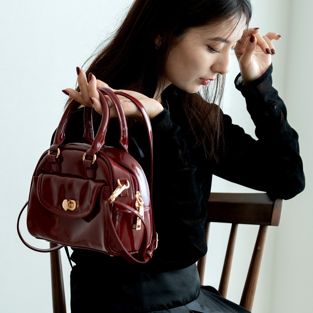 2025-2026AW新作【クーポンで30％OFF】DEVICE GAL エナメル ハンドバッグ ショルダーバッグ レディース エナメル 2way ハンドバッグ ミニバッグ 小さめ 軽量 斜めがけ おしゃれ かわいい 通勤 通学 旅行 人気 光沢 ポケット付き お出かけ 大人可愛い