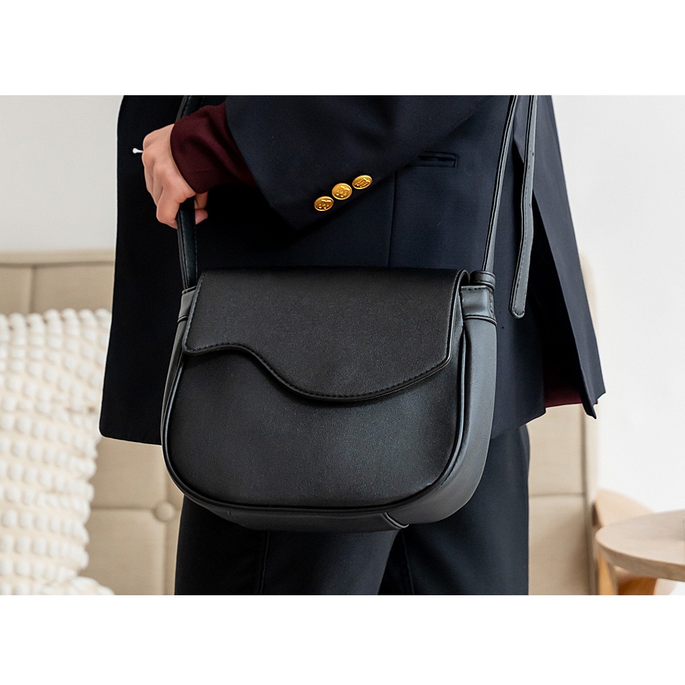 ショルダーバッグ 肩掛け メンズ レディース ショルダー ブランド 小さめ カバン おしゃれ シンプル ミニ バッグ 斜め掛け サコッシュ ミニショルダー スマホ ショルダー 軽い スマホ ポシェット ブラック 黒 コンパクト ショルダーバック