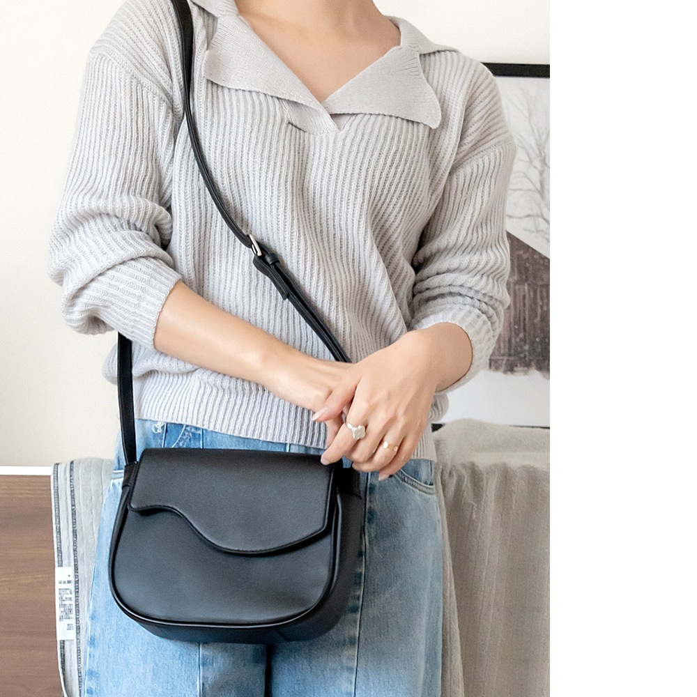 ショルダーバッグ 肩掛け メンズ レディース ショルダー ブランド 小さめ カバン おしゃれ シンプル ミニ バッグ 斜め掛け サコッシュ ミニショルダー スマホ ショルダー 軽い スマホ ポシェット ブラック 黒 コンパクト ショルダーバック