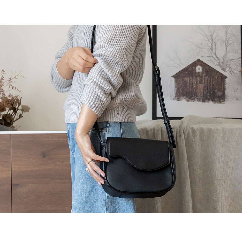 ショルダーバッグ 肩掛け メンズ レディース ショルダー ブランド 小さめ カバン おしゃれ シンプル ミニ バッグ 斜め掛け サコッシュ ミニショルダー スマホ ショルダー 軽い スマホ ポシェット ブラック 黒 コンパクト ショルダーバック