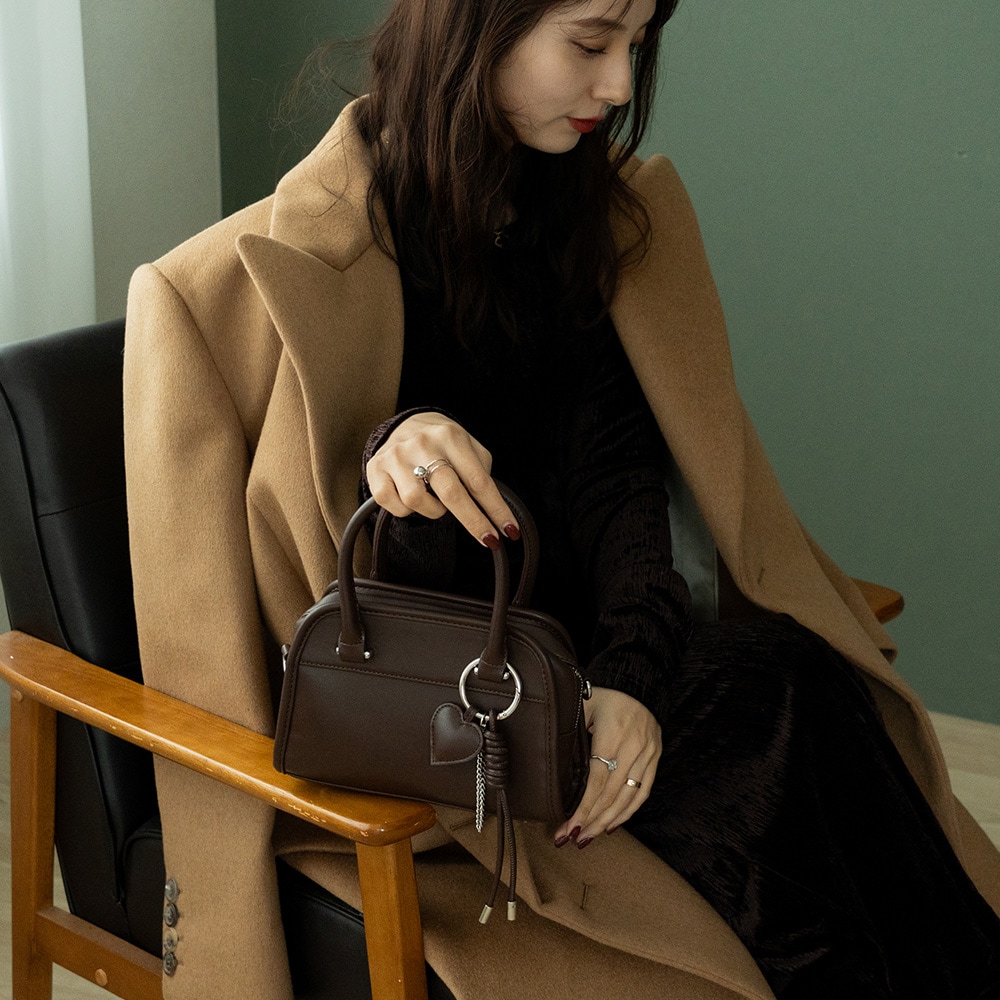 【クーポン利用で30％OFF】DEVICE 3連チャーム付き ヴィンテージライク ミニボストン ハンドバッグ 2way フェイクレザー レディース 小さめ 軽量 おしゃれ かわいい 人気 通勤 通学 旅行 お出かけ 3連チャーム付き トートバッグ 2wayバッグ ブランド