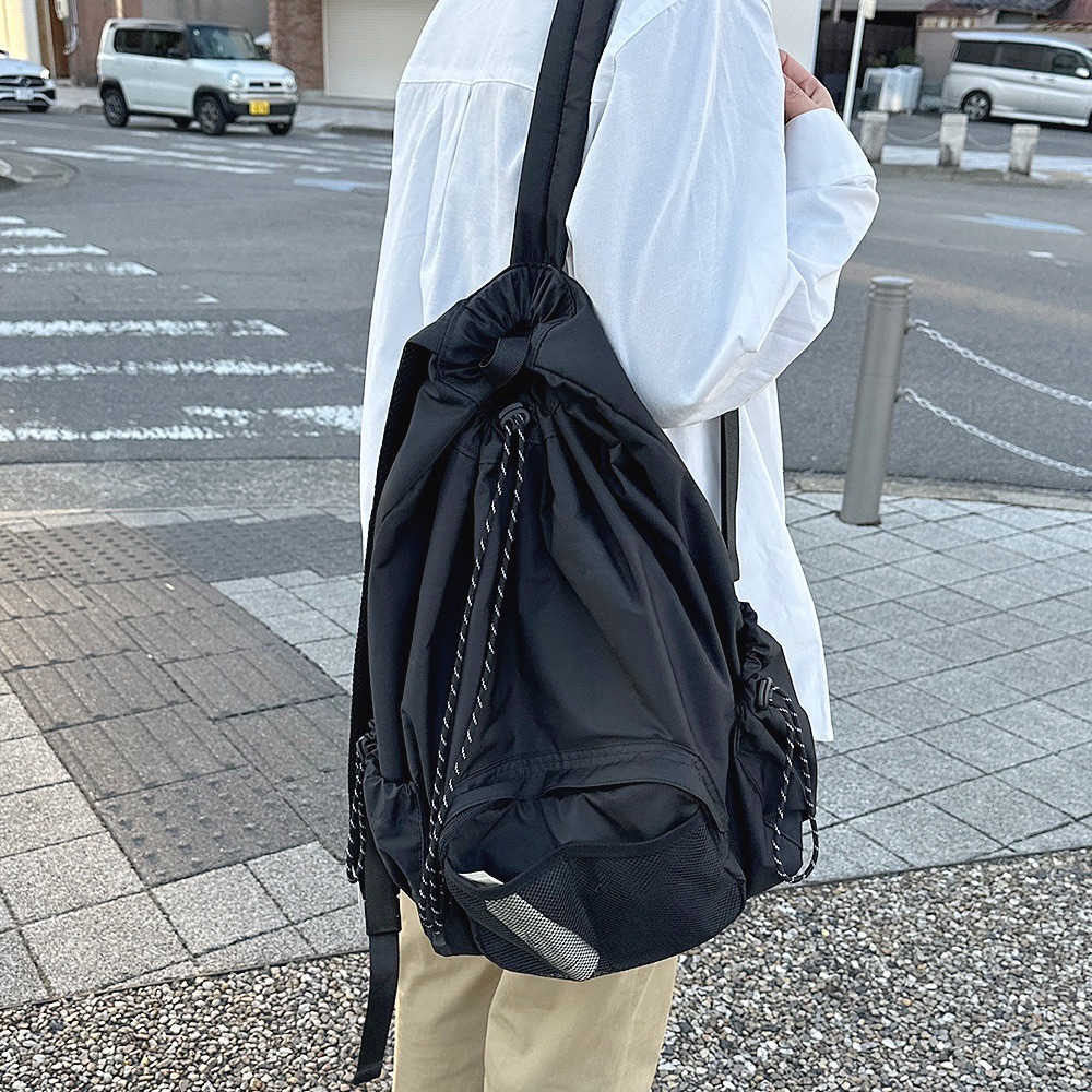 mika×DEVICE ナイロン バックパック  リュック リュックサック 通学 通勤 レディース 女子 大容量 おしゃれ オシャレ a4 軽い かわいい きれいめ 軽量 ナイロン ママ 無地 大人 マザーズバッグ ママリュック 大人 ブランド 旅行 黒 韓国 高校生 10代 20代 30代 40代 50代 巾着 ドロスト