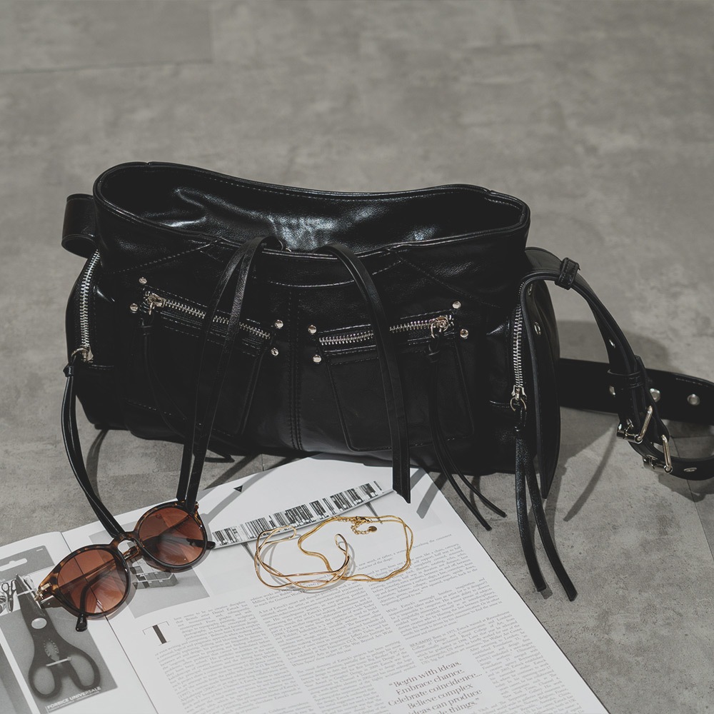 【20％OFFクーポン／最大35％OFF】Renameシルバーマルチファスナーデザイン ショルダーバッグ ショルダーバッグ バッグ ワンショルダー レディース メンズ 2way 通勤  肩掛け 斜めがけバッグ 大人 通学 大容量 大きめ 通勤トート ポケット多い トレンドバッグ メッセンジャーバッグ マルチジップバッグ Y2Kバッグ