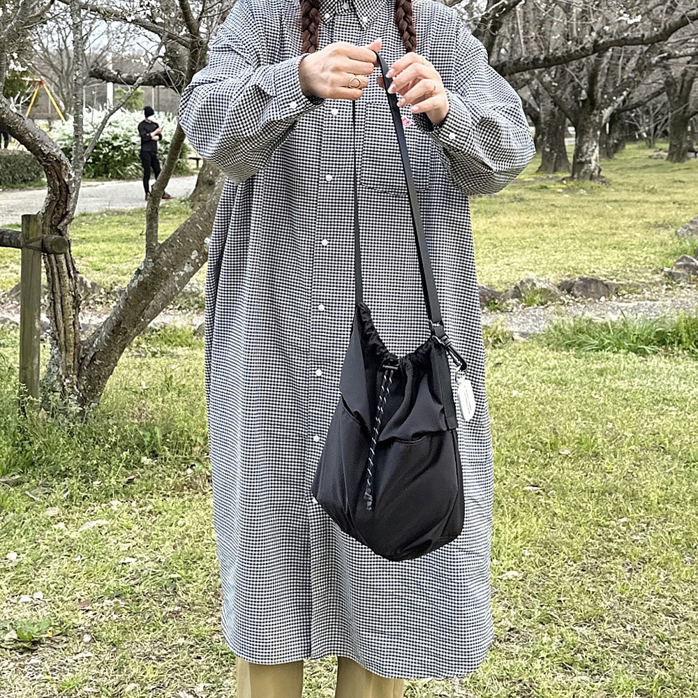 Rename カラビナ付き パラコード巾着 ナイロンショルダーバッグ ショルダーバッグ 巾着バッグ メンズ レディース 軽量 斜めがけ ミニショルダーバッグ パラコード 黒 カジュアル 巾着ショルダーバッグ ナイロン 軽量ドローストリングバッグ ユニセックス サブバッグ 高見え ボディバッグ