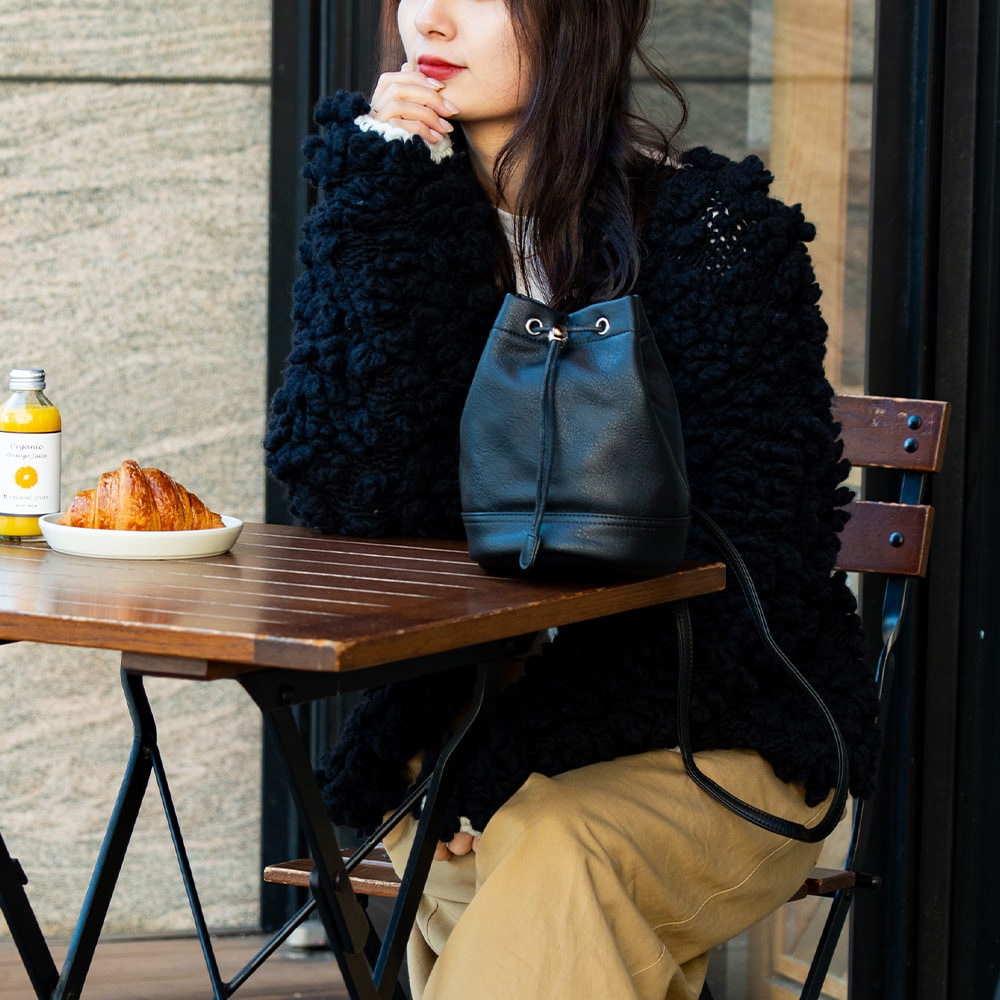 DEVICE ヴィンテージデザイン 巾着 ショルダーバッグ 巾着バッグ フェイクレザー バケットバッグ 大人カジュアル 小さめ 軽量 ミニショルダー 斜めがけ ポシェット メンズ レディース ユニセックス おしゃれ かわいい 人気 通勤 通学 旅行 ブランド トレンドバッグ ヴィンテージ加工 レザー調