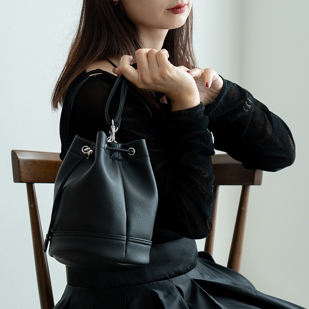 DEVICE ヴィンテージデザイン 巾着 ショルダーバッグ 巾着バッグ フェイクレザー バケットバッグ 大人カジュアル 小さめ 軽量 ミニショルダー 斜めがけ ポシェット メンズ レディース ユニセックス おしゃれ かわいい 人気 通勤 通学 旅行 ブランド トレンドバッグ ヴィンテージ加工 レザー調