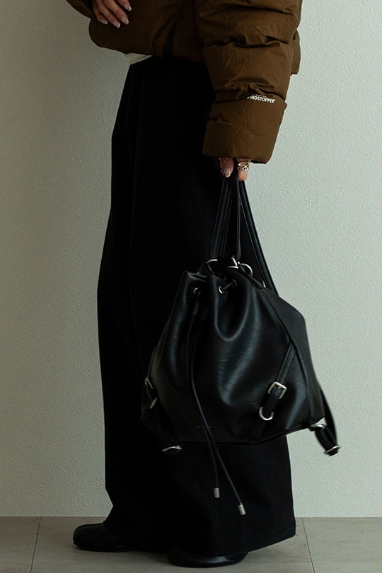 【2/2正午販売～】★先行受注特典50％OFF★3way ドローストリングバッグ 巾着 バッグ リュック ショルダーバッグ ハンドバッグ レディース 大人 レザー 調 大容量 2way 巾着バッグ バックパック 肩掛け 通勤 通学 お出かけ 旅行 おしゃれ かわいい きれいめ モード カジュアル ヴィンテージ風 チャーム付き