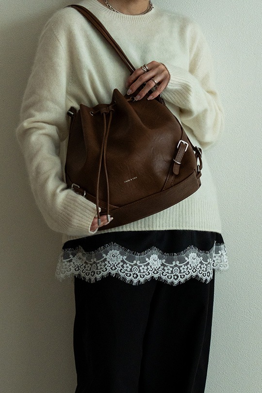 【2/2正午販売～】★先行受注特典50％OFF★3way ドローストリングバッグ 巾着 バッグ リュック ショルダーバッグ ハンドバッグ レディース 大人 レザー 調 大容量 2way 巾着バッグ バックパック 肩掛け 通勤 通学 お出かけ 旅行 おしゃれ かわいい きれいめ モード カジュアル ヴィンテージ風 チャーム付き