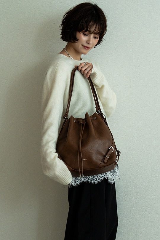 【2/2正午販売～】★先行受注特典50％OFF★3way ドローストリングバッグ 巾着 バッグ リュック ショルダーバッグ ハンドバッグ レディース 大人 レザー 調 大容量 2way 巾着バッグ バックパック 肩掛け 通勤 通学 お出かけ 旅行 おしゃれ かわいい きれいめ モード カジュアル ヴィンテージ風 チャーム付き