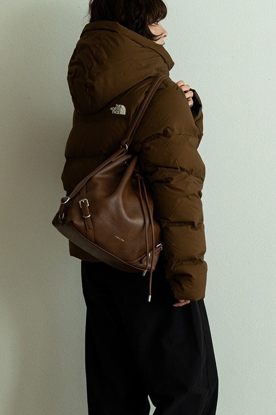 【2/2正午販売～】★先行受注特典50％OFF★3way ドローストリングバッグ 巾着 バッグ リュック ショルダーバッグ ハンドバッグ レディース 大人 レザー 調 大容量 2way 巾着バッグ バックパック 肩掛け 通勤 通学 お出かけ 旅行 おしゃれ かわいい きれいめ モード カジュアル ヴィンテージ風 チャーム付き