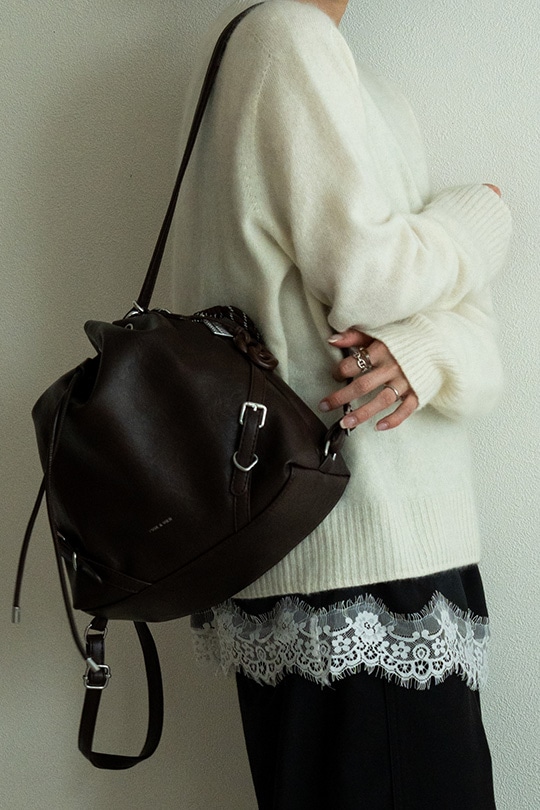 【2/2正午販売～】★先行受注特典50％OFF★3way ドローストリングバッグ 巾着 バッグ リュック ショルダーバッグ ハンドバッグ レディース 大人 レザー 調 大容量 2way 巾着バッグ バックパック 肩掛け 通勤 通学 お出かけ 旅行 おしゃれ かわいい きれいめ モード カジュアル ヴィンテージ風 チャーム付き