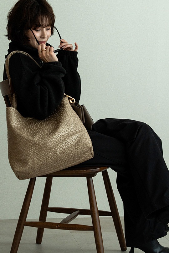 【3/2正午販売～】★先行受注特典52％OFF★編み込み風 ソフト トートバッグ イントレチャート バッグ レディース ホーボーバッグ 編み込み ワンショルダーバッグ ブラック 黒 A4 大容量 軽量 メッシュバッグ 肩掛け 通勤 通学 トートバッグ トートバッグ おしゃれ かわいい