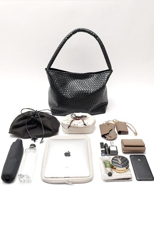 【3/2正午販売～】★先行受注特典52％OFF★編み込み風 ソフト トートバッグ イントレチャート バッグ レディース ホーボーバッグ 編み込み ワンショルダーバッグ ブラック 黒 A4 大容量 軽量 メッシュバッグ 肩掛け 通勤 通学 トートバッグ トートバッグ おしゃれ かわいい