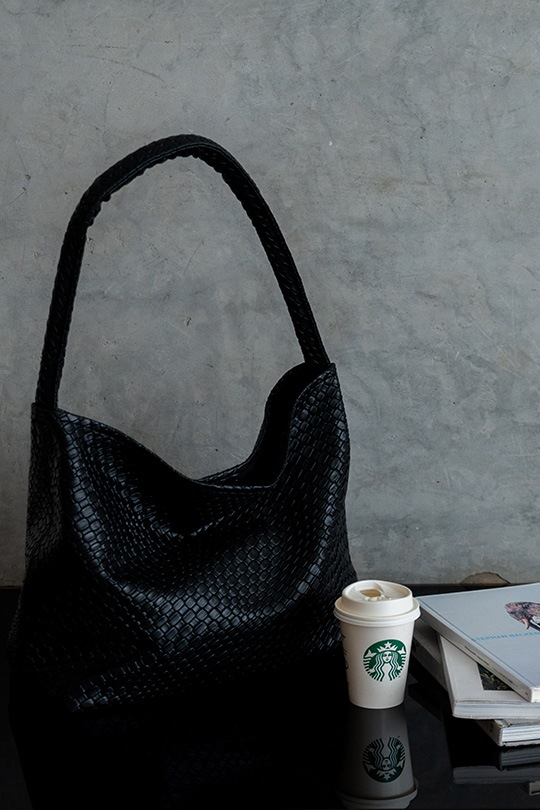 【3/2正午販売～】★先行受注特典52％OFF★編み込み風 ソフト トートバッグ イントレチャート バッグ レディース ホーボーバッグ 編み込み ワンショルダーバッグ ブラック 黒 A4 大容量 軽量 メッシュバッグ 肩掛け 通勤 通学 トートバッグ トートバッグ おしゃれ かわいい