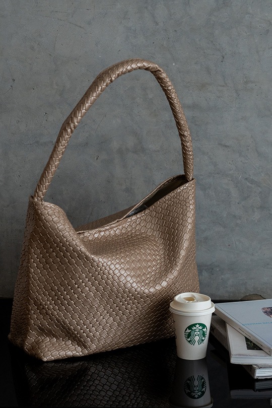 【3/2正午販売～】★先行受注特典52％OFF★編み込み風 ソフト トートバッグ イントレチャート バッグ レディース ホーボーバッグ 編み込み ワンショルダーバッグ ブラック 黒 A4 大容量 軽量 メッシュバッグ 肩掛け 通勤 通学 トートバッグ トートバッグ おしゃれ かわいい