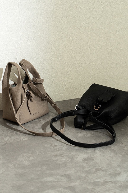 【3/2正午販売～】★先行受注特典55％OFF★ソフトスクエア 2WAY ミニ ハンドバッグ(ポーチ付き) 2WAY キューブバッグ ショルダーバッグ ポーチ付き レディース ハンドバッグ バケツバッグ 斜めがけ 肩掛け フェイクレザー シボ加工 大容量 軽量 鞄 通勤 通学 フォーマル カジュアル