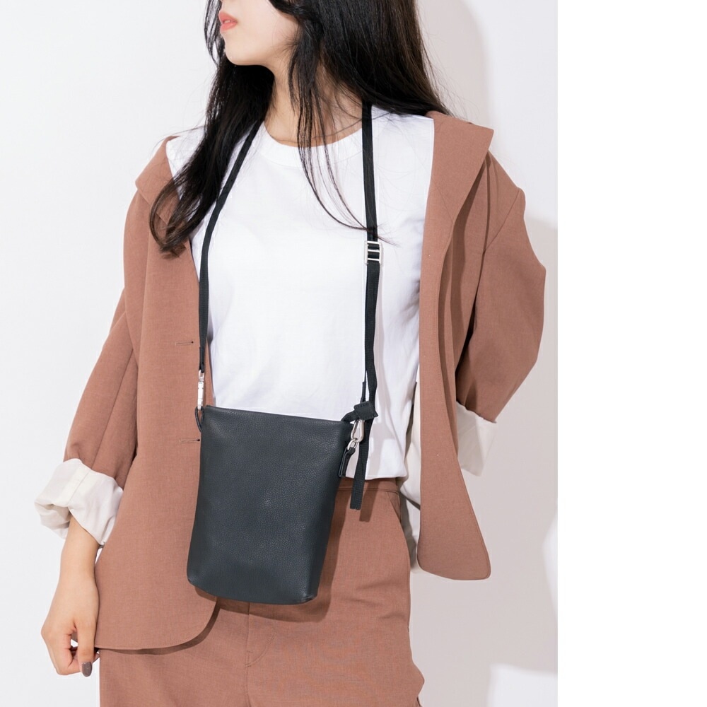 牛革●クロスバッグ●ショルダーバッグ●4色(22-710) Cross charm official store | ショルダーバッグ サコッシュ