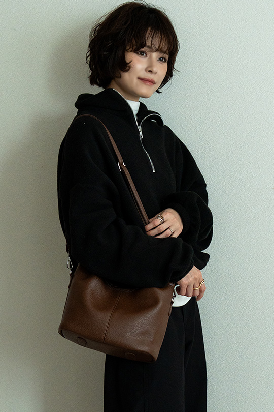 【2/2正午販売～】★先行受注特典50％OFF★ラウンドハンドル 2WAY ミニトートバッグ(ポーチ付き) トートバッグ おしゃれ かわいい モード エッジィ スターチャーム付 高見え レザー調