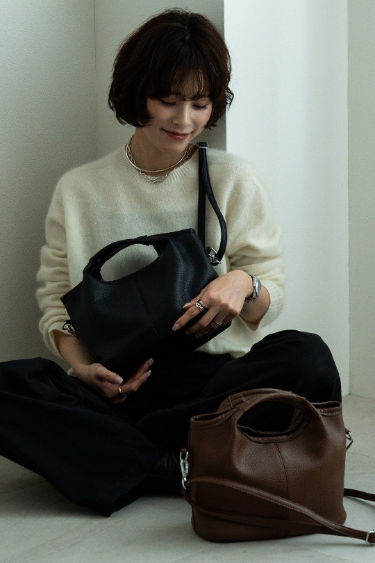 【2/2正午販売～】★先行受注特典50％OFF★ラウンドハンドル 2WAY ミニトートバッグ(ポーチ付き) トートバッグ おしゃれ かわいい モード エッジィ スターチャーム付 高見え レザー調