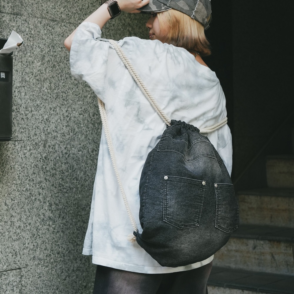 2025-2026AW新作【クーポンで25％OFF】DEVICE ウォッシュ デニム ナップザック ボディバッグ ナップサック リュックサック リュック ジムサック ジムバッグ 巾着 男女兼用 メンズ レディース バッグ 旅行 通学 おしゃれ 学生 デニム 加工 大容量 軽量 かばん 軽い ブランド ボディバッグ