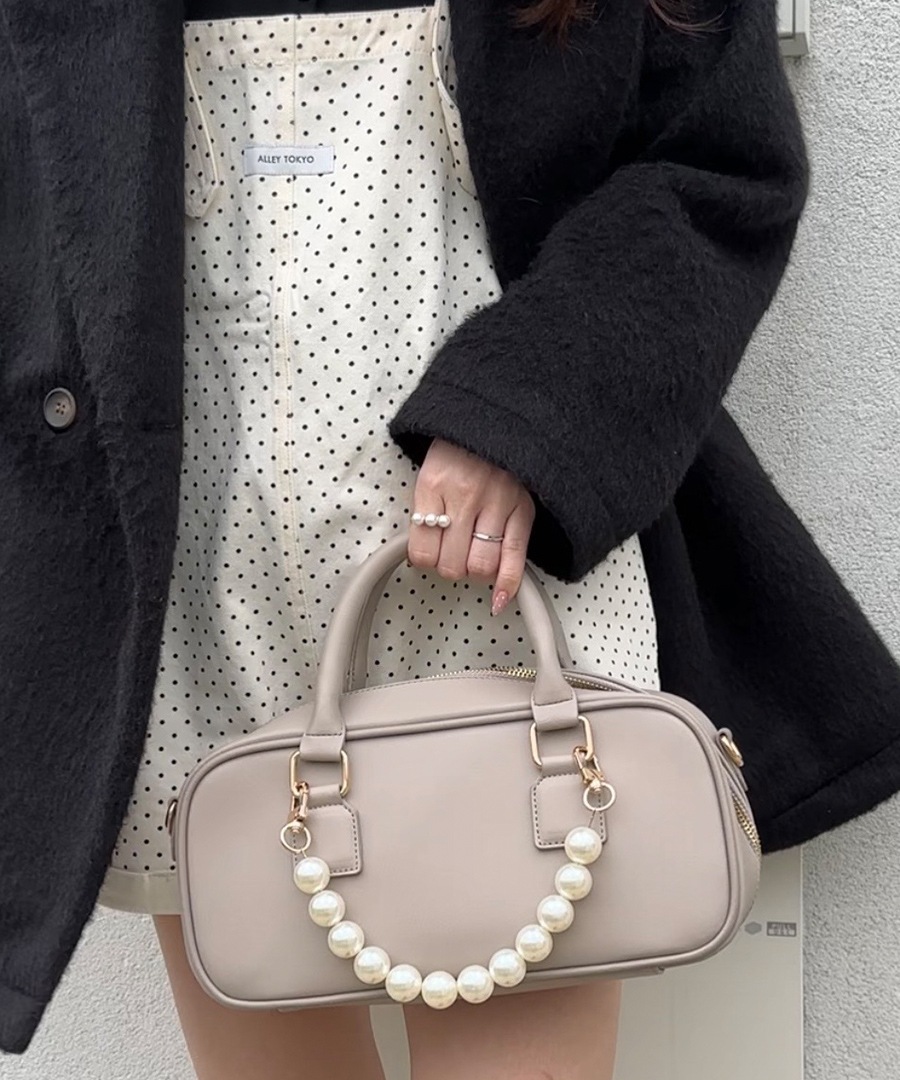 2026SS【maikoday×CrossChramコラボ】REAIMER パール調チャーム付き 2way ボストンバッグ ミニボストン トートバッグ ハンドバッグ レディース 旅行 大容量 おしゃれ ブランド 通勤 レトロ 高見え 横長 上質 肩掛け 大きめ 大人 バッグ 通勤バッグ