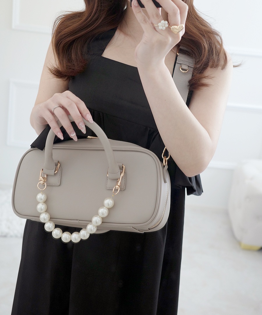 2026SS【maikoday×CrossChramコラボ】REAIMER パール調チャーム付き 2way ボストンバッグ ミニボストン トートバッグ ハンドバッグ レディース 旅行 大容量 おしゃれ ブランド 通勤 レトロ 高見え 横長 上質 肩掛け 大きめ 大人 バッグ 通勤バッグ