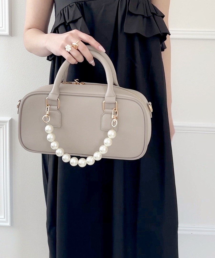 2026SS【maikoday×CrossChramコラボ】REAIMER パール調チャーム付き 2way ボストンバッグ ミニボストン トートバッグ ハンドバッグ レディース 旅行 大容量 おしゃれ ブランド 通勤 レトロ 高見え 横長 上質 肩掛け 大きめ 大人 バッグ 通勤バッグ