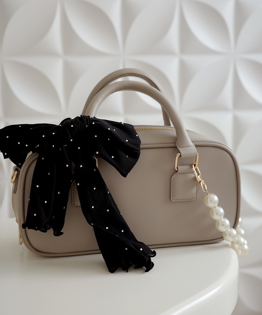 2026SS【maikoday×CrossChramコラボ】REAIMER パール調チャーム付き 2way ボストンバッグ ミニボストン トートバッグ ハンドバッグ レディース 旅行 大容量 おしゃれ ブランド 通勤 レトロ 高見え 横長 上質 肩掛け 大きめ 大人 バッグ 通勤バッグ