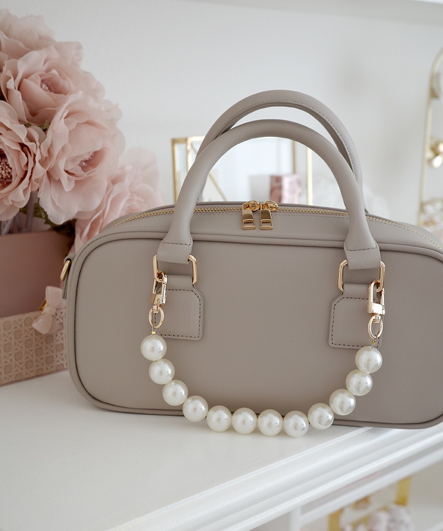 2026SS【maikoday×CrossChramコラボ】REAIMER パール調チャーム付き 2way ボストンバッグ ミニボストン トートバッグ ハンドバッグ レディース 旅行 大容量 おしゃれ ブランド 通勤 レトロ 高見え 横長 上質 肩掛け 大きめ 大人 バッグ 通勤バッグ